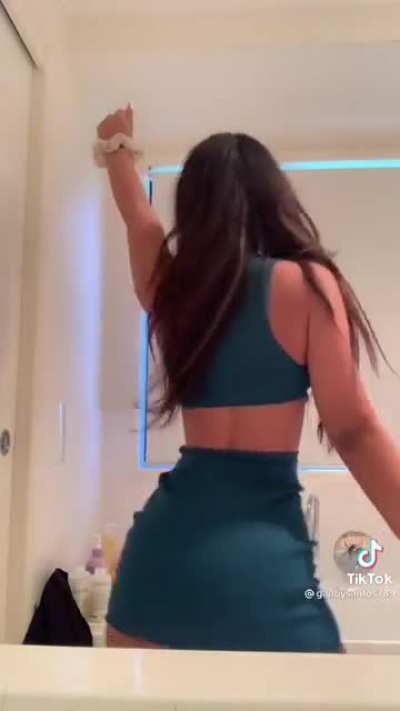that&rsquo;s a whole lotta ass, and not a whole lotta waist