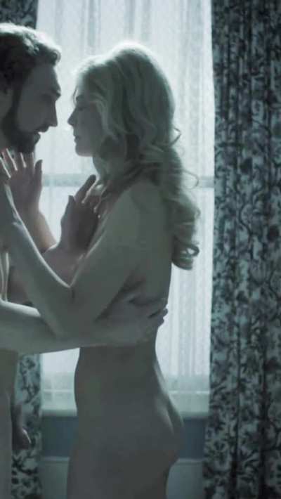 Rosamund Pike in WOMEN IN LOVE (2011)