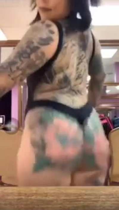 Tatted Asian Stripper Ass Clapping On Live 🥵🔥 LMK If y&rsquo;all know who this is she bad AF 🐐
