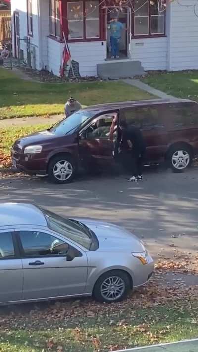 Chicago Latin King Member Get Shot with his own gun while Trying to Rob a Civilian!