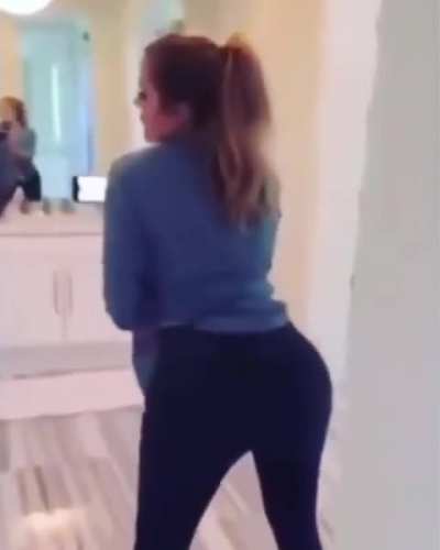 Sexy khloe twerking 🍑