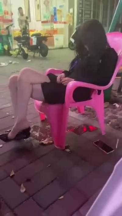 HMB while I piss myself cuz I&rsquo;m too drunk to go to the bathroom
