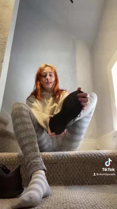 taking off my shoes n socks