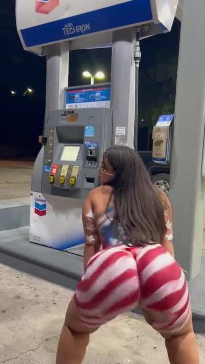Will shake ass for gas