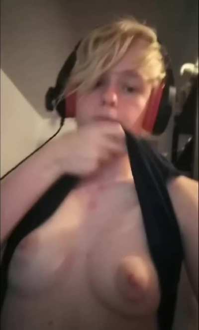 Young tits flash