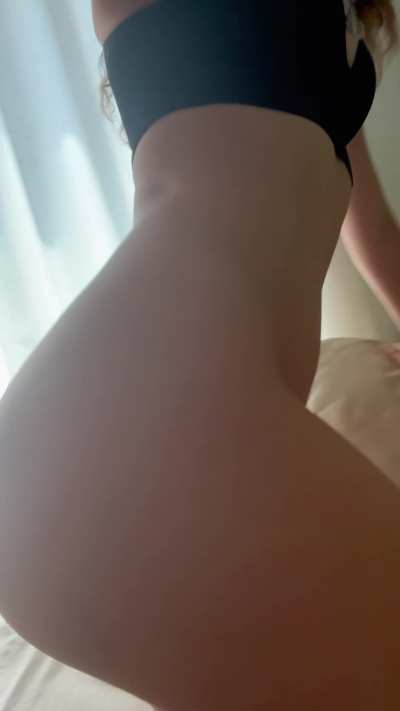 I like knowing you&rsquo;re stroking to me