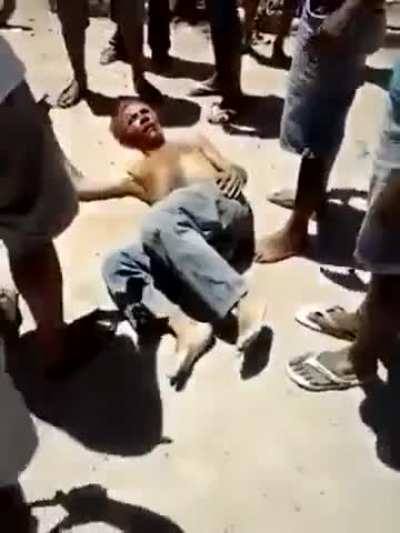 [LFO] Pedophile receives mob justice in the street