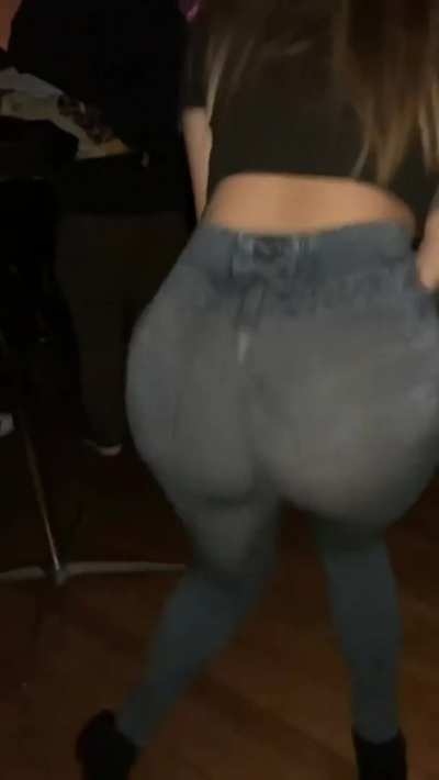 Asian girl shaking booty in club
