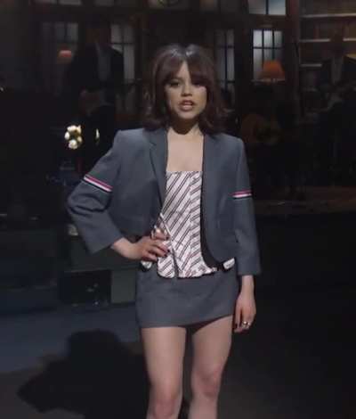 Jenna Ortega - Gorgeous in a skirt