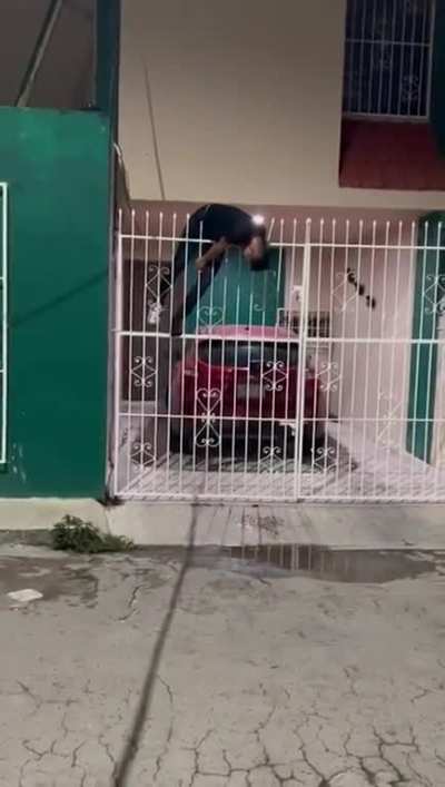 As&iacute; termin&oacute; un sujeto tras intentar huir de un predio particular en Campeche, luego de ser descubierto al querer robar al interior de la casa.