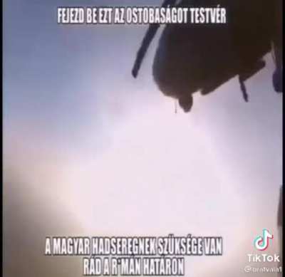 Gyertek katon&aacute;im meg kell k&uuml;zden&uuml;nk Meseorsz&aacute;g hat&aacute;r&aacute;n!