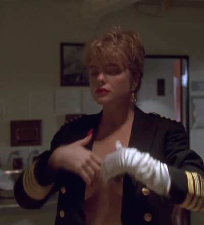 Erika Eleniak 