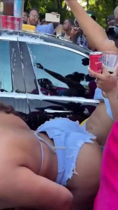 Her Friend Twerkin&rsquo;