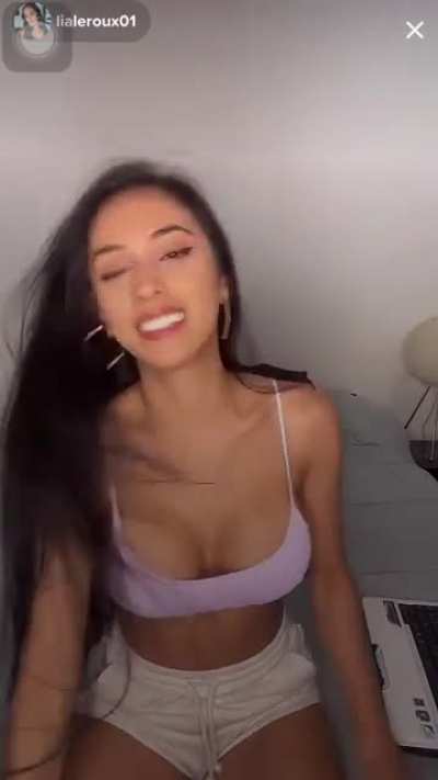 @lialeroux01 was live from Feet 👣 Friday!! Part 2