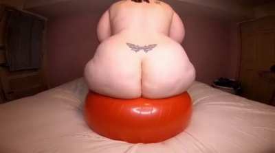 Juicy Fat Ass Bouncing &amp; Farting On Yoga Ball