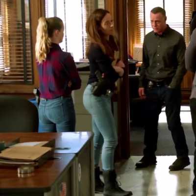 Chicago P.D - (Season 10, Episode 17)