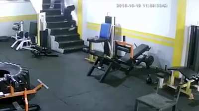 Shocking: Man brutally beat his ex-girlfriend inside a gym