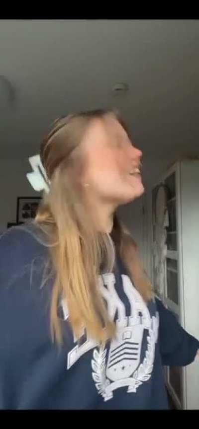 Julia Beautx bringt einen neuen Song raus&hellip; teaser gibt es in diesem TikTok vom 01.06.22