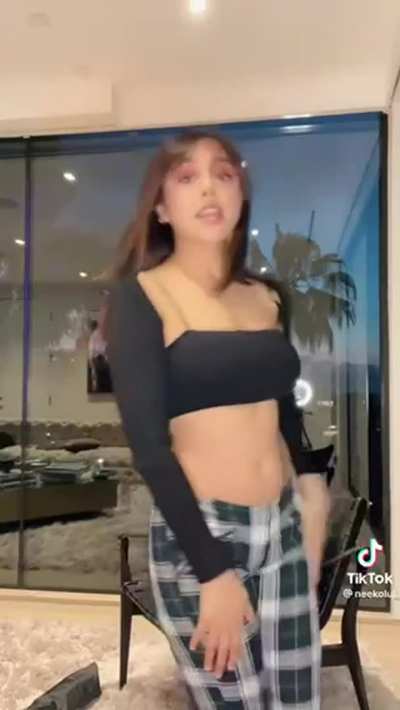 Neekolul flaunting it