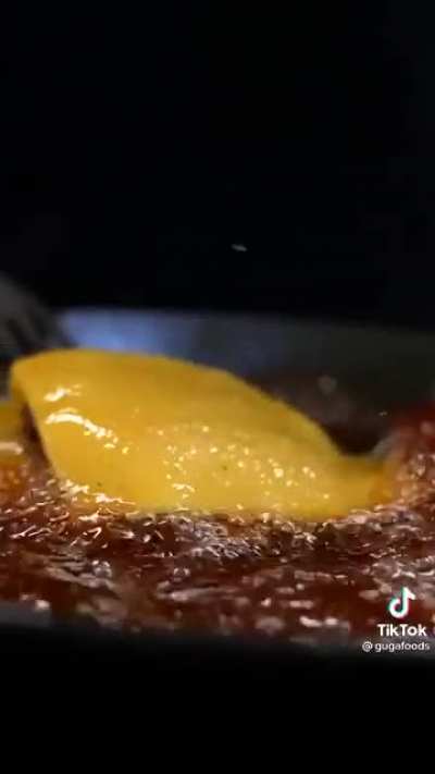 Deep Fried Cheese Burger on &ldquo;Cheese Oil&rdquo;