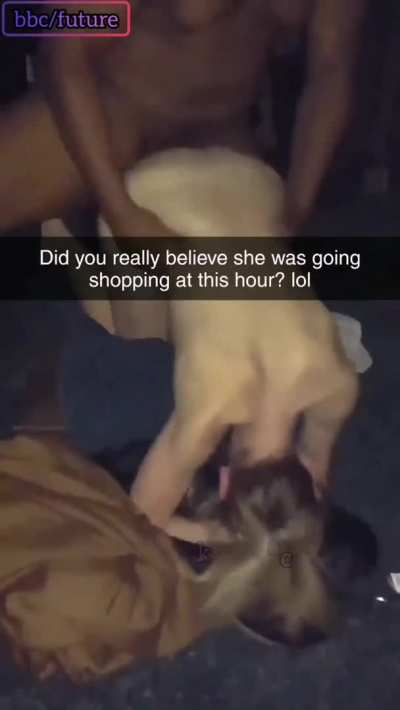 Did you really believe she was going shopping at this hour lol