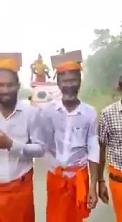 These Rambhakts from Karnataka are doing padyatra till Ayodhya in heavy rains keeping a brick on their head with Sri Ram&rsquo;s name on it.