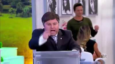 QUANDO os adultos est&atilde;o conversando depois das 00:00