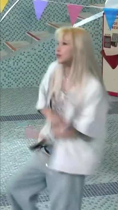 Chaeyoung - long blonde hair, white Nike jacket, switch to me