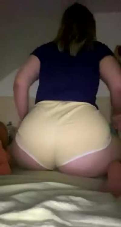 Just a slow twerk for you dad.