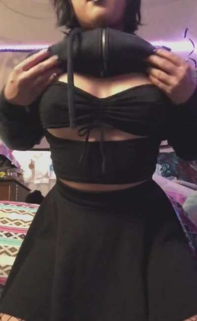 Ever had a submissive [f]ilipina pet befor<wbr>e?🖤😈