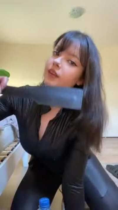 I'm hot and your dicklet is not