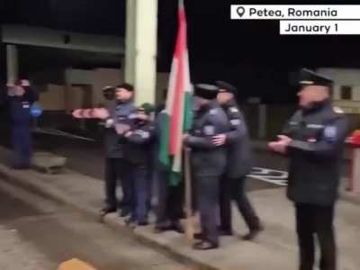A stray dog unintentionally becomes the first to cross the Romania-Hungary border after Romania joined the EU&rsquo;s Schengen Area, and has no idea why people are applauding.
