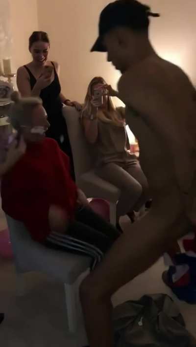 Bachelorette Big Dick whipcream splash on her face lol