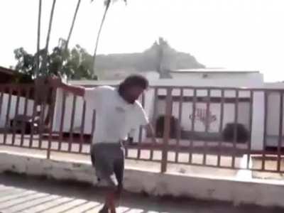Borracho peleando con hombre invisible (el barufis) con m&uacute;sica de linkin park de fondo