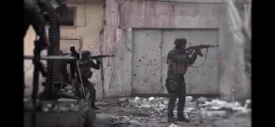 Iraqi policemen engaging ISIS fighters with a DShK cart, battle of Mosul.