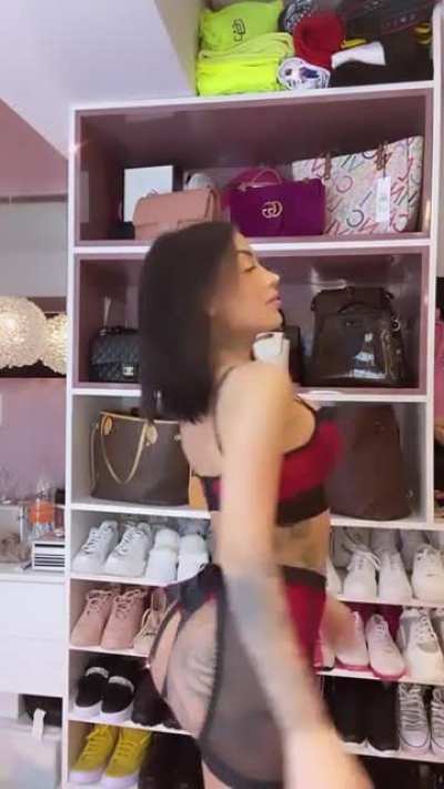 MC Mirella