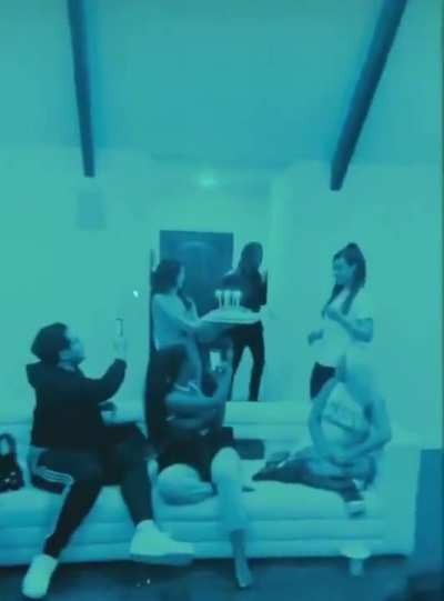 Throwback to Iggy&rsquo;s birthday. This shit will forever be funny, carti saw the camera and immediately left 😭
