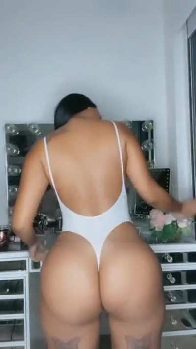 Yineth Moreno (@yineth_colombiana)