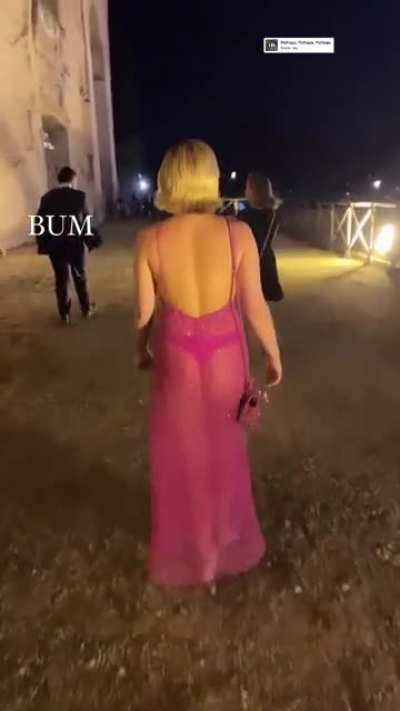 Florence Pugh 👀