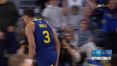 [Highlight] Jordan Poole dribbles into a deep 3 to give the Warriors their first lead of the game! They were down 10 at half.