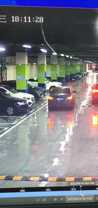 To stop on wet epoxy floor