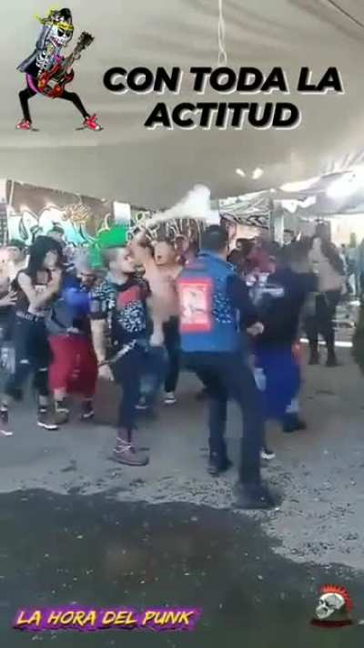 &ldquo;El punk est&aacute; muerto&rdquo;- Mujicanos: