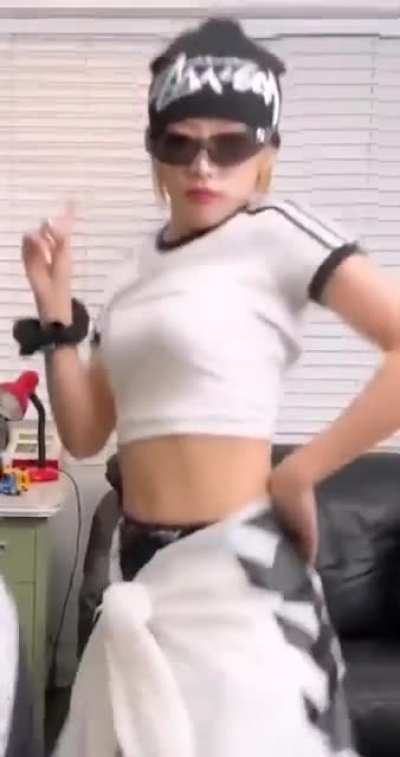 Kim Lip 