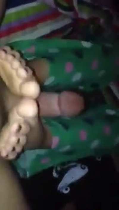 Finally Convinced my Friends little sis to give me a footjob