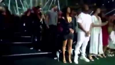 Kanye forcing a dead crowd to stand up during Rihanna&rsquo;s performance (2019)