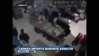 Ele esta de volta so que no brasil :0