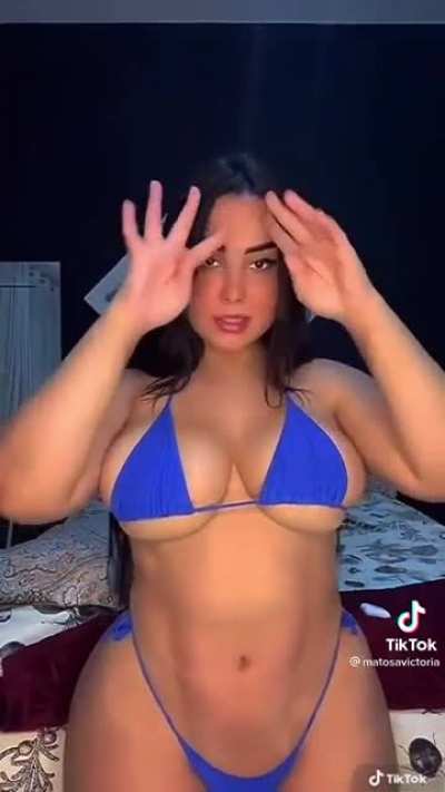Bouncy titties &amp;amp; crazy abs