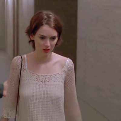 Winona Ryder&rsquo;s jiggling boobs