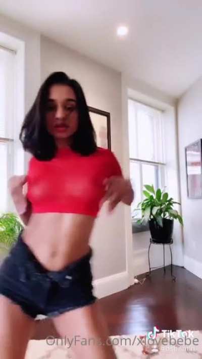 Hot seethrough 🤤