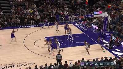 Davion guards the entire team